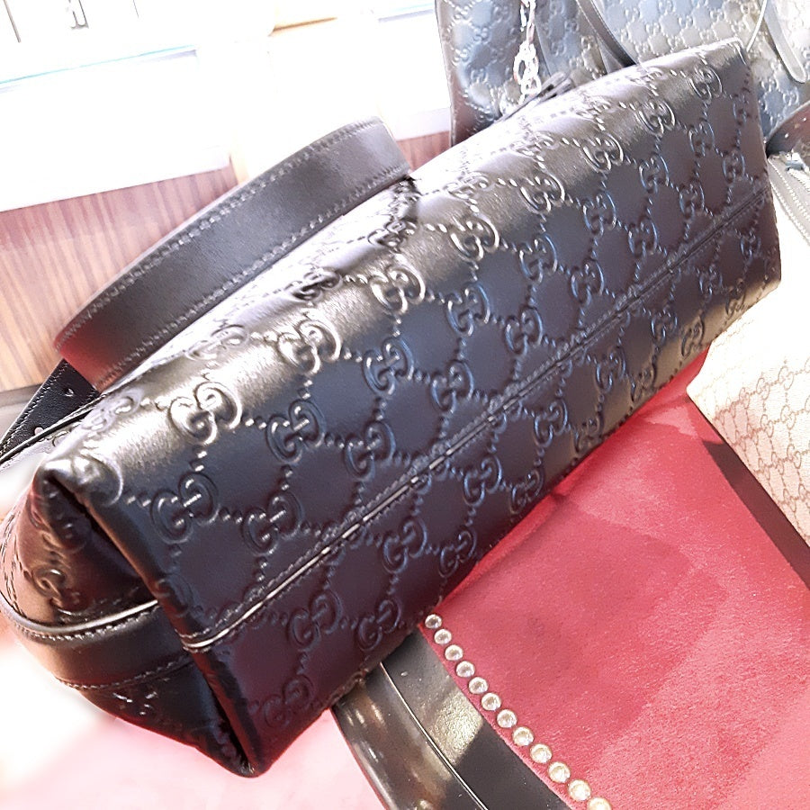 Gucci GG Emblem Medium Shoulder Bag Black 847449 AAFDV 1000