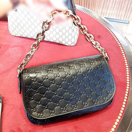 Gucci GG Emblem Medium Shoulder Bag Black 848882 AAFDV 1000