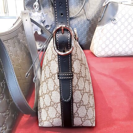 Gucci GG Emblem Medium Shoulder Bag Beige 847449 FAD6L 9741