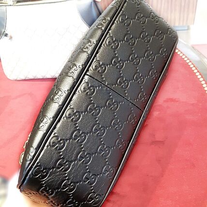 Gucci GG Emblem Medium Shoulder Bag Black 848882 AAFDV 1000
