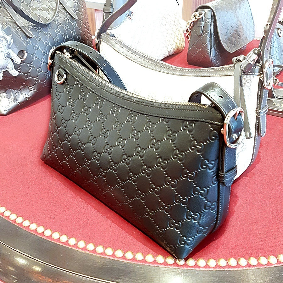 Gucci GG Emblem Medium Shoulder Bag Black 847449 AAFDV 1000