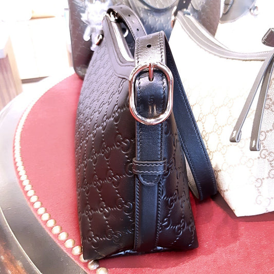 Gucci GG Emblem Medium Shoulder Bag Black 847449 AAFDV 1000